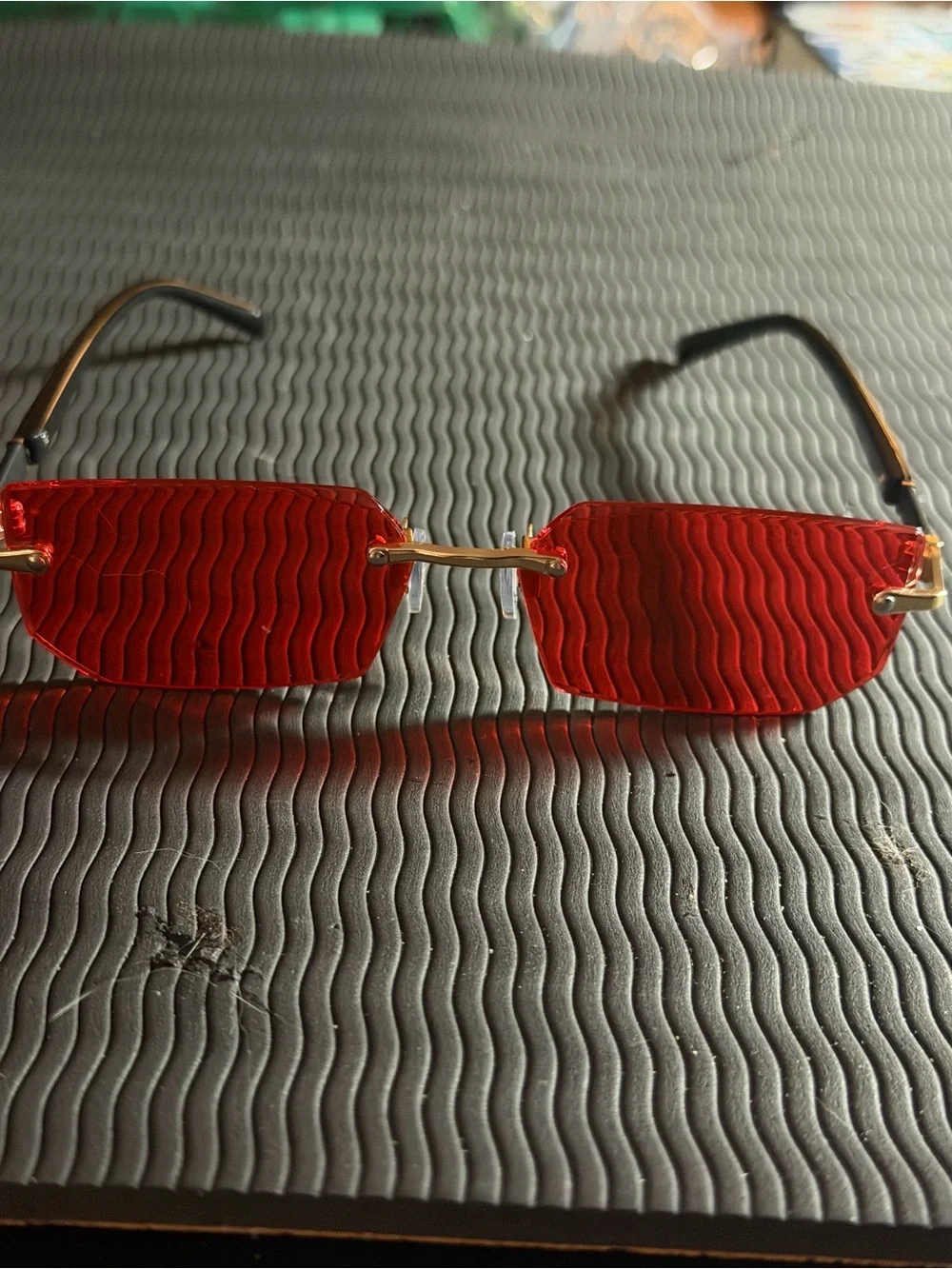 Men's Rimless Red Lens Sunglasses - Gold Bridge